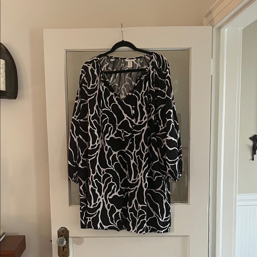 H&M Black and White Long Sleeve Flowy Dress